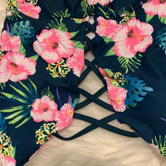 SMALL one piece swim suit - Picture 5 of 6